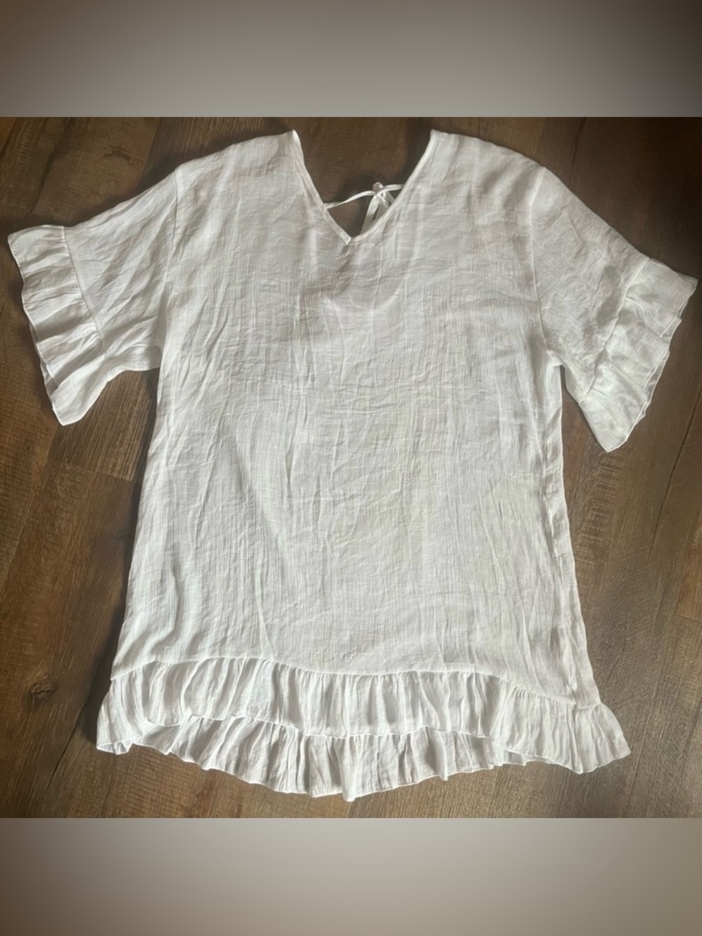 White Flutter Sleeve, ruffle hem Swim Coverup. Excellent condition. Size Large
